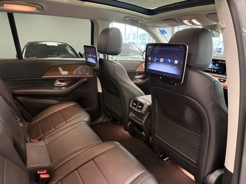 Used 2020 Mercedes-Benz GLS 450 4MATIC image 25