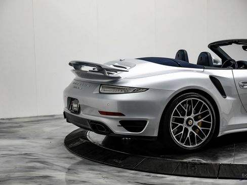 Used 2015 Porsche 911 Turbo S image 18