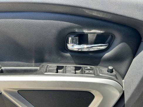 Used 2019 Nissan Titan SV w/ SV Convenience Package AWD/4WD image 20