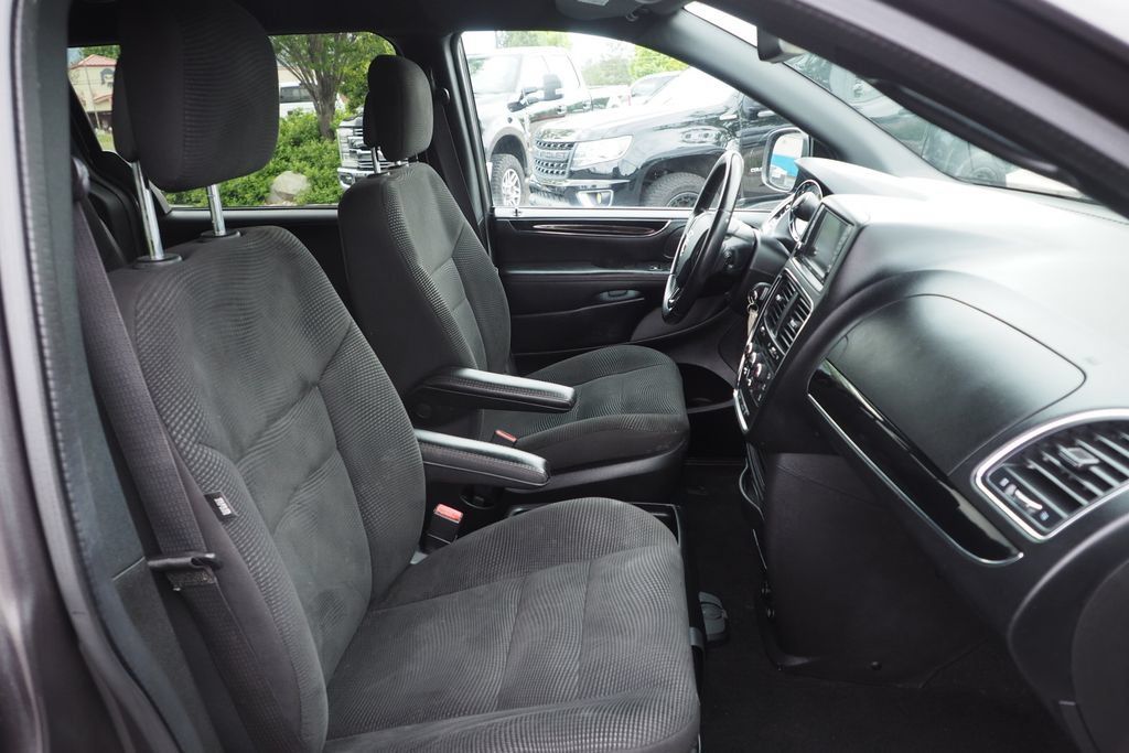 Used 2020 Dodge Grand Caravan SE FWD image 20