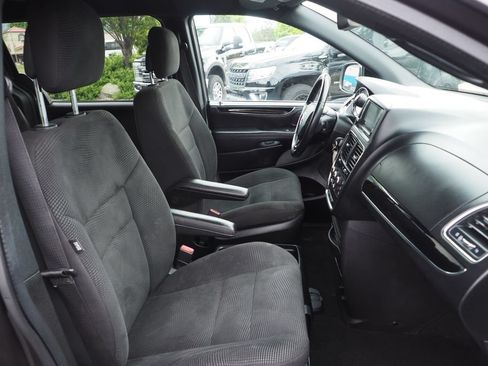 Used 2020 Dodge Grand Caravan SE FWD image 20