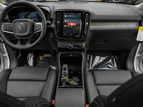 Certified 2025 Volvo XC40 B5 Ultra w/ Climate Package image 21