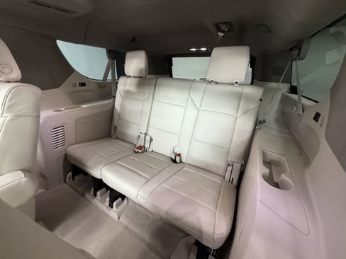 Used 2026 Cadillac Escalade ESV Platinum Sport w/ LPO, ONYX Package AWD/4WD image 31
