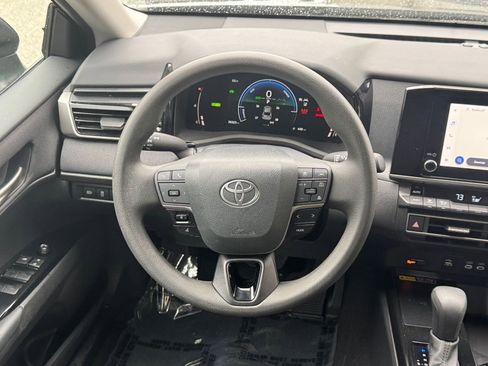 Used 2025 Toyota Camry LE image 27