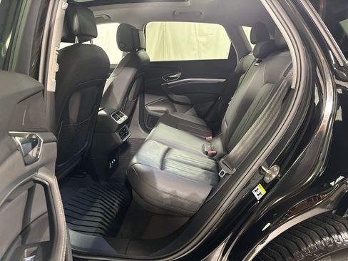 Used 2019 Audi e-tron Premium Plus image 5