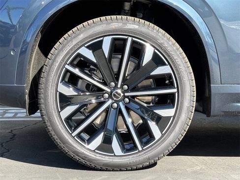 New 2026 Volvo XC90 B6 Plus w/ Protection Package Premier image 26