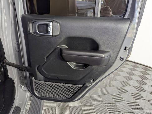 Used 2021 Jeep Gladiator Sport image 30