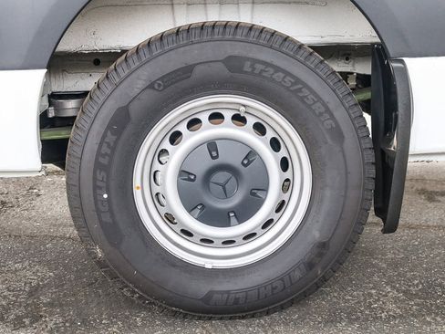 New 2024 Mercedes-Benz eSprinter 170 Cargo image 10