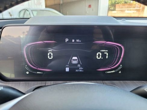 Certified 2024 Kia Telluride EX w/ EX Captain's Chair Package FWD image 26