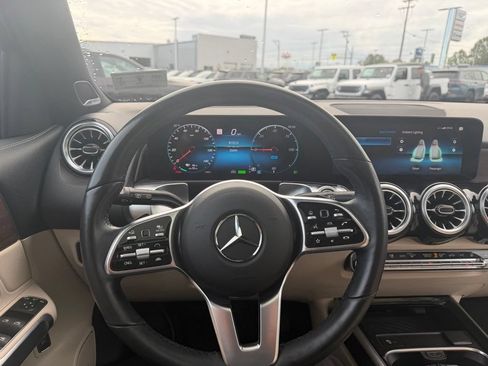 Used 2023 Mercedes-Benz EQB 300 4MATIC image 24
