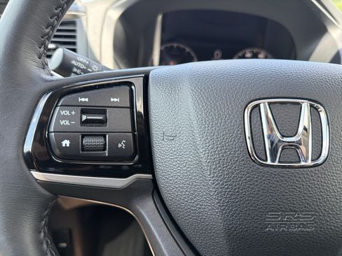 Used 2025 Honda Odyssey EX-L image 8