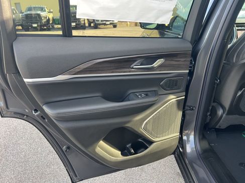 New 2026 Jeep Grand Cherokee Limited image 18