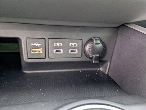 Used 2024 Toyota Highlander XLE image 16