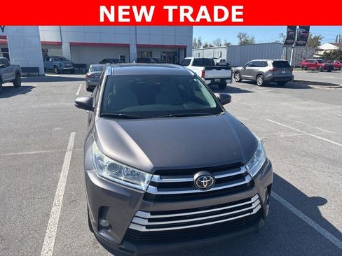 Used 2019 Toyota Highlander XLE image 10