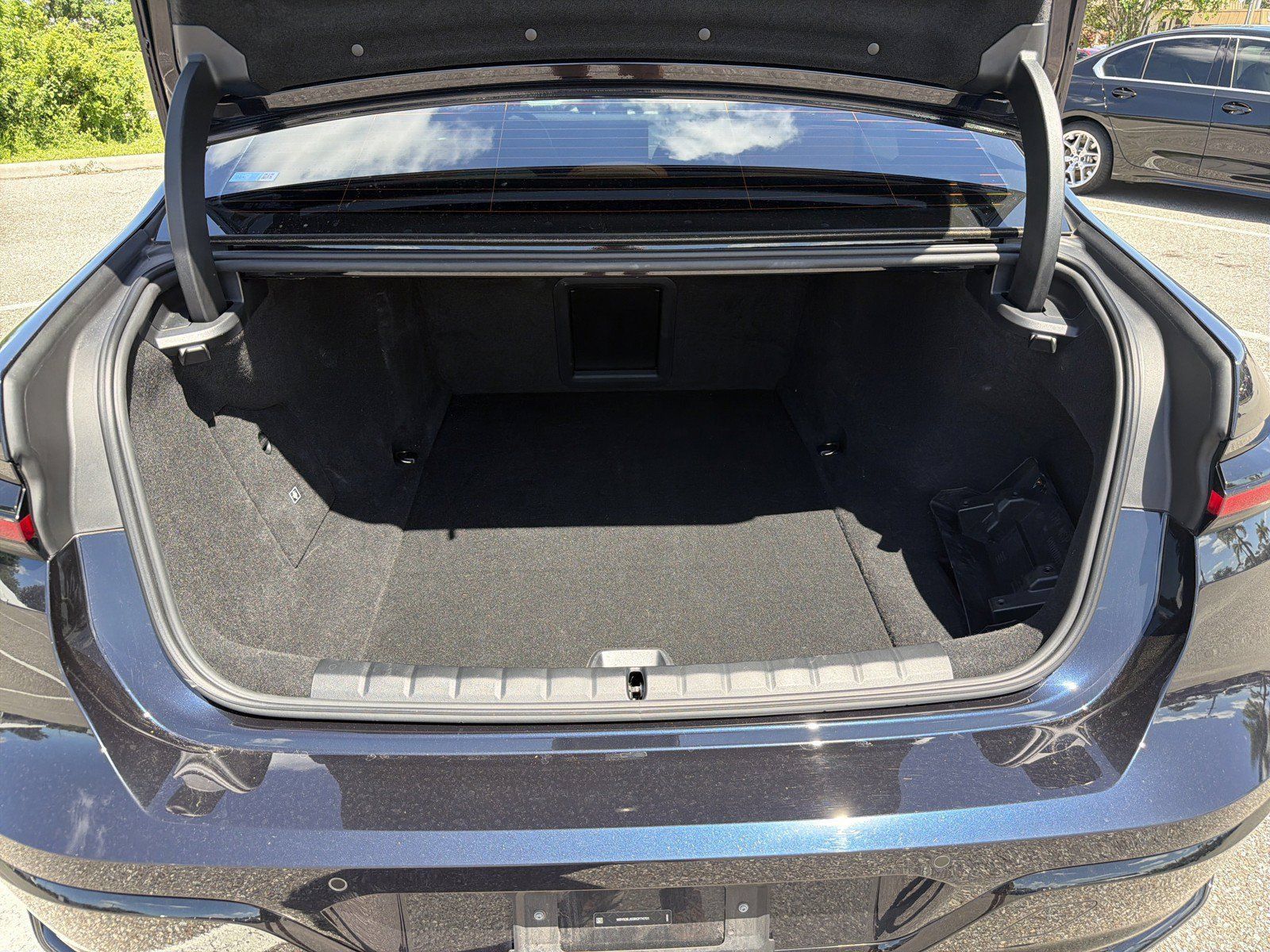 Certified 2024 BMW i7 xDrive60 w/ Executive Package AWD/4WD image 12