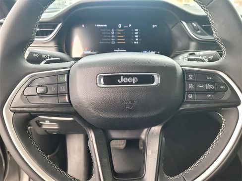 Used 2024 Jeep Grand Cherokee Laredo X image 21