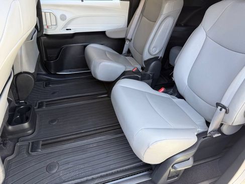 Certified 2025 Toyota Sienna XLE w/ XLE Plus Package AWD/4WD image 18