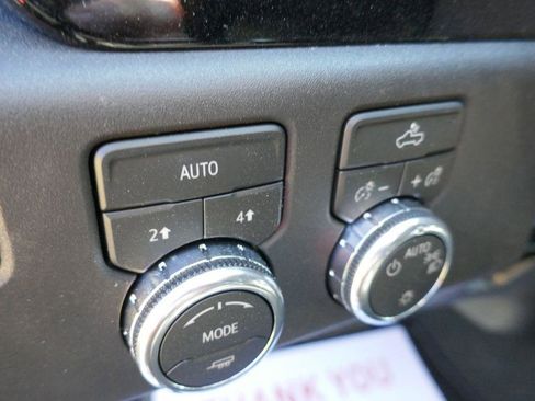 New 2026 GMC Sierra 1500 SLE w/ Max Trailering Package AWD/4WD image 19