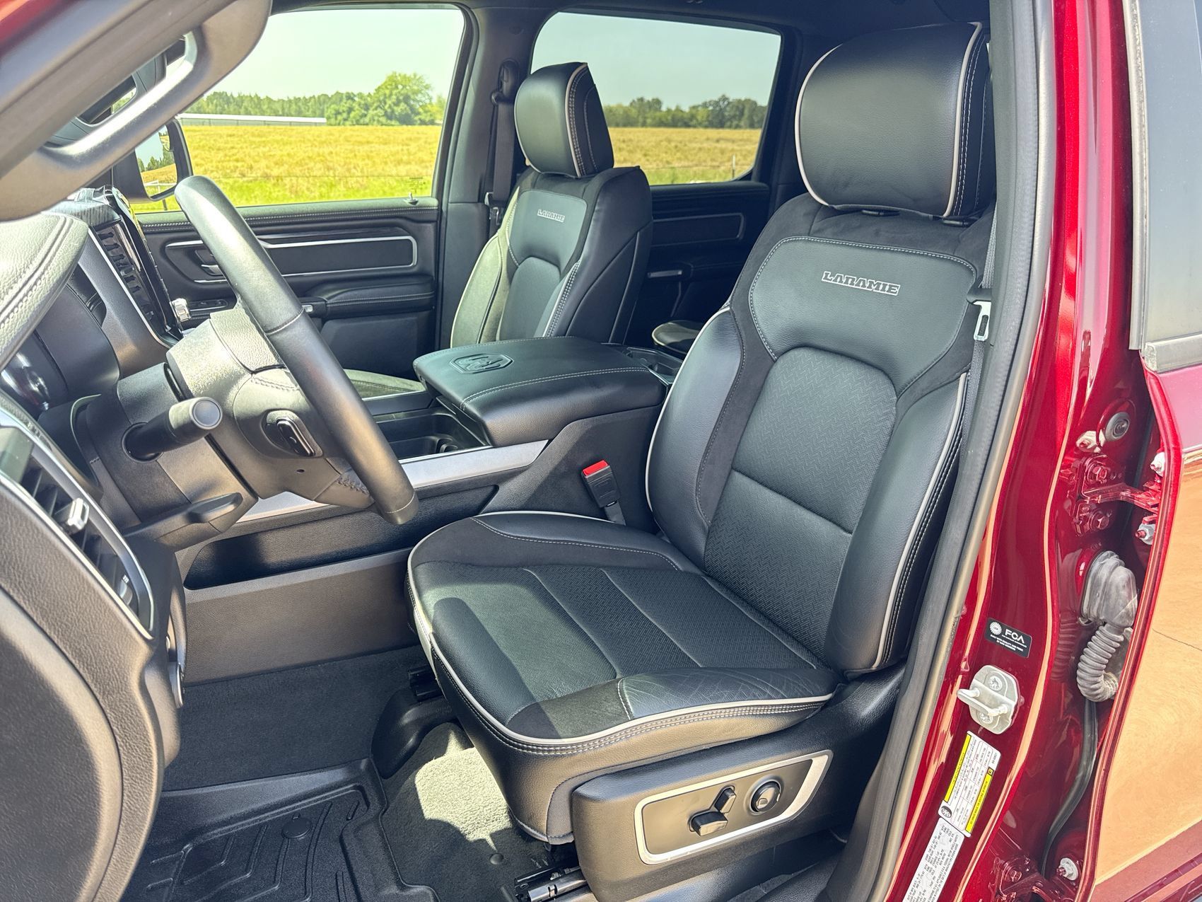 Used 2024 RAM 1500 Laramie AWD/4WD image 11