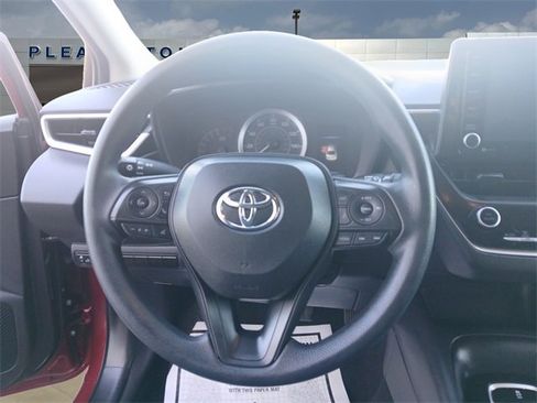 Used 2022 Toyota Corolla LE image 12