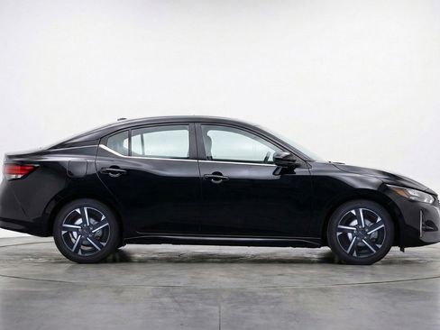 Used 2025 Nissan Sentra SV FWD image 11