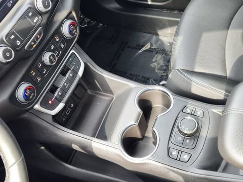 Certified 2024 GMC Terrain SLT FWD image 15