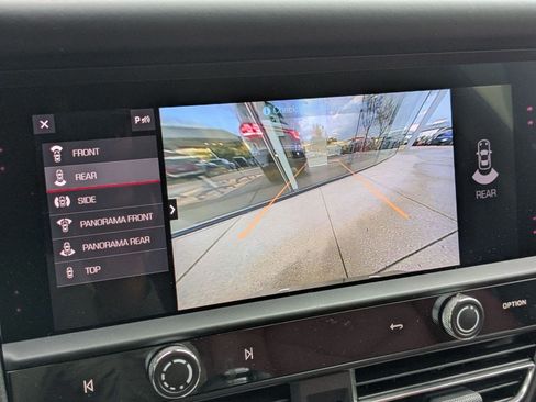 Used 2025 Porsche Macan image 19