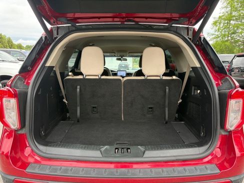 Used 2022 Ford Explorer XLT w/ Equipment Group 202A AWD/4WD image 14