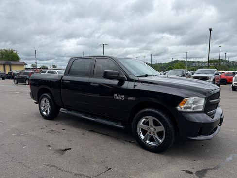 Used 2015 RAM 1500 Express AWD/4WD image 3