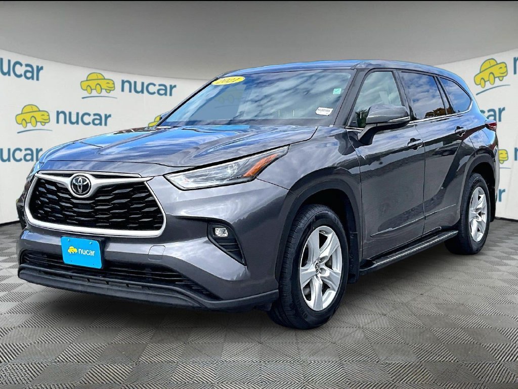 Used 2021 Toyota Highlander LE AWD/4WD image 3