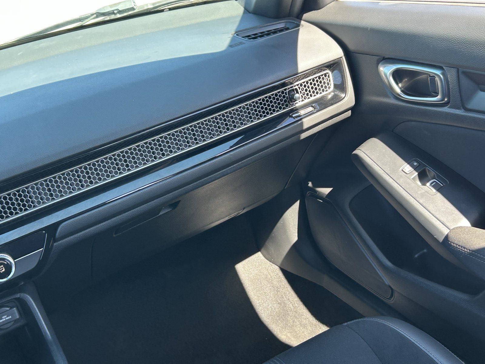 Used 2025 Honda Civic Sport image 17