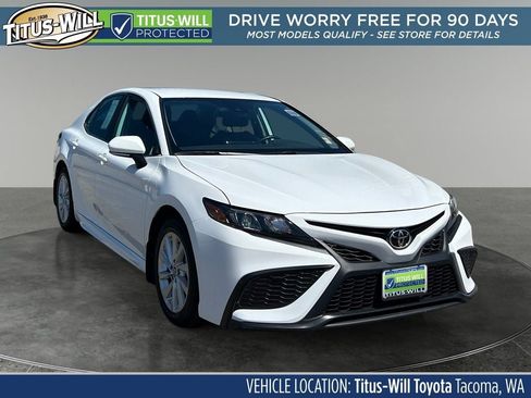 Used 2024 Toyota Camry SE FWD image 1