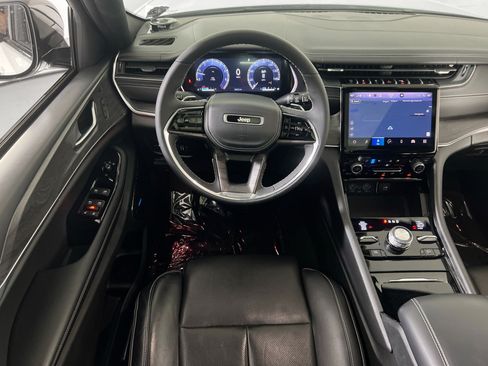 Used 2023 Jeep Grand Cherokee Overland w/ Luxury Tech Group IV AWD/4WD image 24