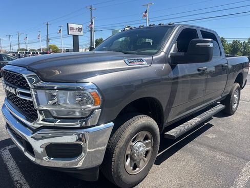 Used 2024 RAM 2500 Tradesman w/ Chrome Appearance Group AWD/4WD image 5