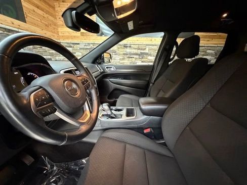 Used 2018 Jeep Grand Cherokee Laredo AWD/4WD image 13