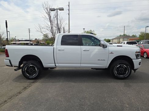 Used 2026 RAM 2500 Laramie AWD/4WD image 11