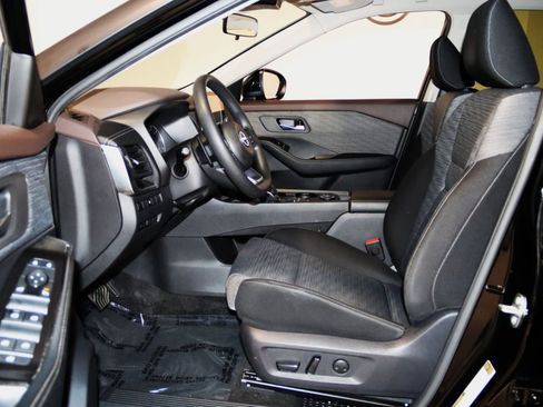 Used 2023 Nissan Rogue SV AWD/4WD image 30