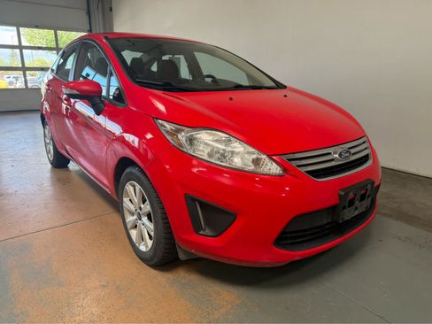 Used 2013 Ford Fiesta SE FWD image 4