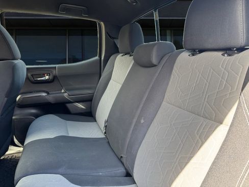 Used 2022 Toyota Tacoma TRD Off-Road image 13