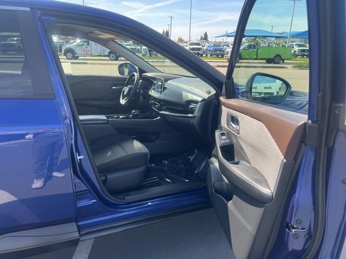 Used 2023 Nissan Rogue SV image 19