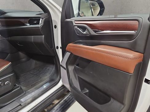 Used 2023 GMC Yukon XL Denali Ultimate w/ LPO, Floor Liner Package AWD/4WD image 18