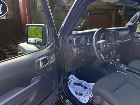 Used 2022 Jeep Wrangler Sport AWD/4WD image 17