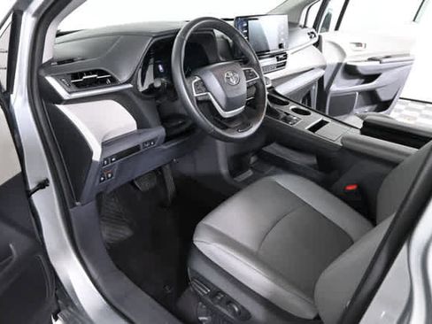 Used 2024 Toyota Sienna XLE image 20