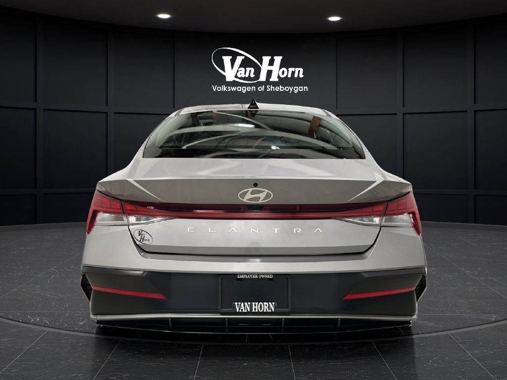 Used 2025 Hyundai Elantra SEL FWD image 6