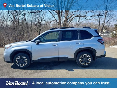 Used 2025 Subaru Forester Premium image 2