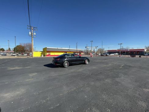 Used 2025 Genesis G70 2.5T image 8