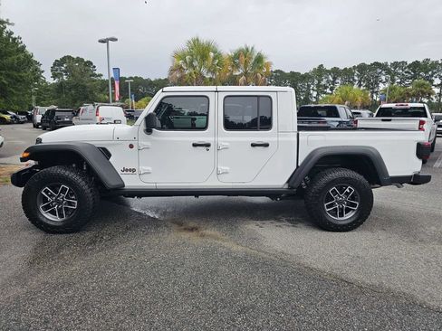 Used 2025 Jeep Gladiator Mojave w/ Technology Group AWD/4WD image 8