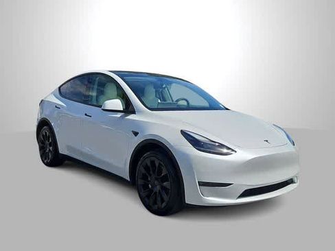 Used 2023 Tesla Model Y Long Range image 2