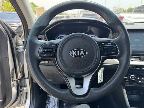 Used 2020 Kia Niro LX FWD image 10