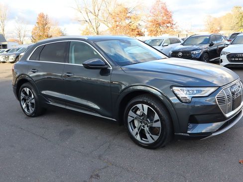 Used 2021 Audi e-tron Premium image 3